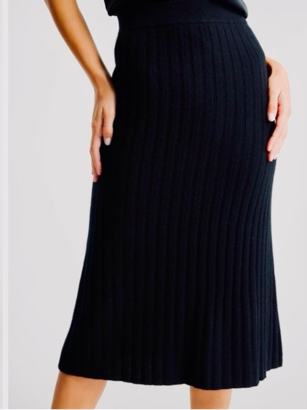 100% Mongolian Cashmere Quince Black Ribbed Midi Pencil Skirt.